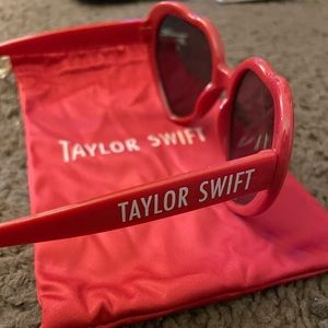 Taylor Swift heart sunglasses